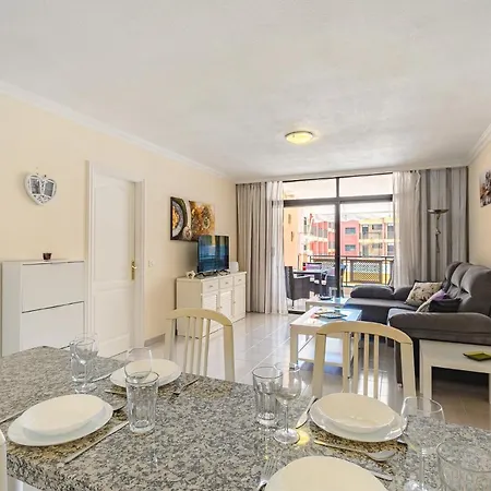 Aircon Lovely 2 Bedroom Close To Ocean Apartment